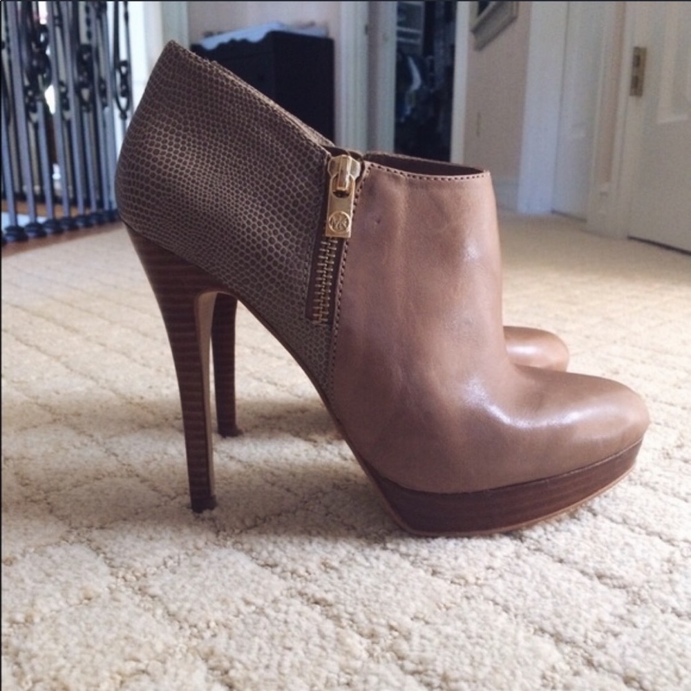 Michael kors brown leather heeled booties